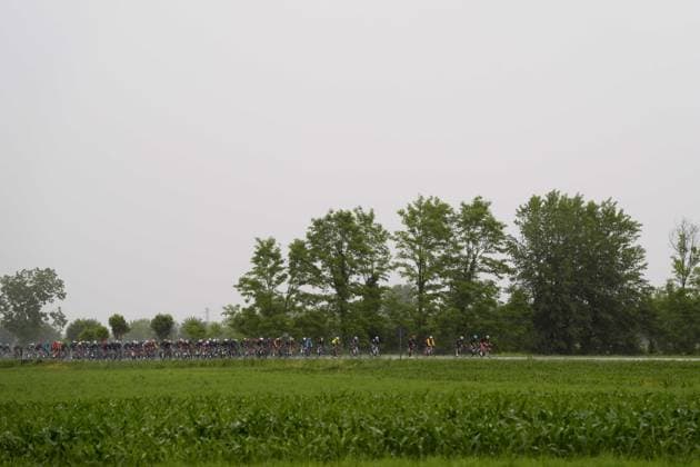The pack rides during the stage 16 of the Giro d™Italia from Piazzola sul Brenta to San Valentino (Brentonico), Italy - Tuesday, May 27, 2025. - cycling.  Copyright: xFabioxFerrari LaPressex