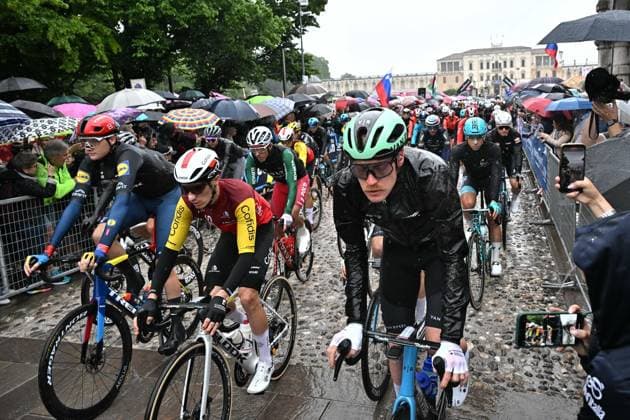 May 27, 2025, Piazzola Sul Brenta, ITALY: The pack of riders at the departure of the 16th stage of the 108 Giro d Italia 2025, cycling race over 203 km from Piazzola sul Brenta to San Valentino, 27 May 2025. ANSA LUCA ZENNARO. Giro D Italia Cycling Tour - Stage 16  - ZUMAa110 20250527_zaf_a110_011 Copyright: xLucaxZennarox