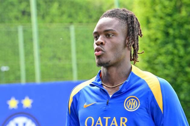 Inter Media Day ahead of 2025 UEFA Champions League final Milano, Italy. 26th, May 2025. Yann Bisseck of Inter seen during at the BPER Training Centre in Appiano Gentile. The Inter Open Media Day is part of the preparation for the 2025 UEFA Champions League final in Munich. Italy, Milano  Copyright: xGonzalesxPhoto TommasoxFimianox