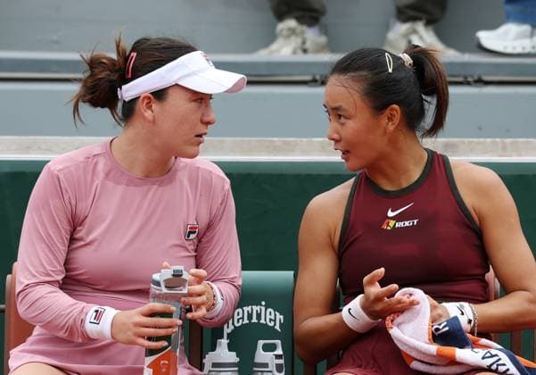 (250527) -- PARIS, May 27, 2025 -- Lulu Sun Yuan Yue (R) communicate during the women s doubles first round match between Lulu Sun (New Zealand) Yuan Yue (China) and Anna Blinkova (Russia) Mayar Sherif (Egypt) at the French Open tennis tournament at Roland Garros, Paris, France, May 27, 2025. ) (SP)FRANCE-PARIS-TENNIS-FRENCH OPEN-WOMEN S DOUBLES GaoxJing 