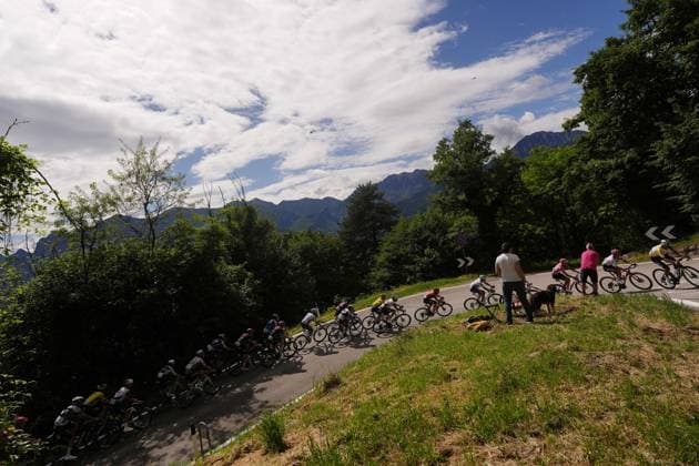 The pack rides during the stage 16 of the Giro d™Italia from Piazzola sul Brenta to San Valentino (Brentonico), Italy - Tuesday, May 27, 2025. - cycling.  Copyright: xFabioxFerrari LaPressex