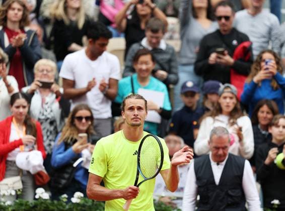 (250527) -- PARIS, May 27, 2025 -- Alexander Zverev greets spectators after winning the men s singles first round match between Alexander Zverev of Germany and Learner Tien of the United States at the French Open tennis tournament at Roland Garros, Paris, France, May 27, 2025. ) (SP)FRANCE-PARIS-TENNIS-FRENCH OPEN-MEN S SINGLES GaoxJing 