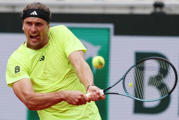 (250527) -- PARIS, May 27, 2025 -- Alexander Zverev hits a return during the men s singles first round match between Alexander Zverev of Germany and Learner Tien of the United States at the French Open tennis tournament at Roland Garros, Paris, France, May 27, 2025. ) (SP)FRANCE-PARIS-TENNIS-FRENCH OPEN-MEN S SINGLES GaoxJing 