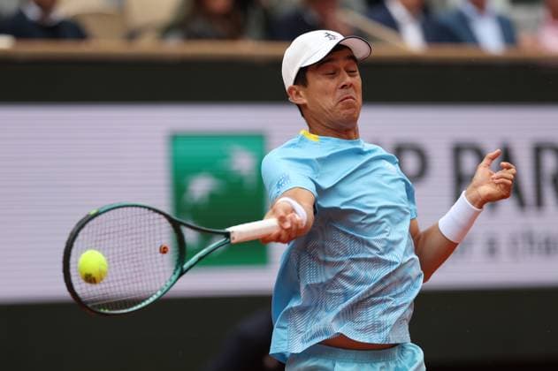 ROLAND GARROS 2025 Thierry Larret MAXPPP - PARIS (75) 27 05 2025 Thierry Larret Maxppp. Tennis. Roland Garros 2025. Internationaux de France de tennis. Stade Roland Garros, Paris (75). Le 27 mai. Court Phillipe Chatrier : Mackenzie McDONALD (USA) vs Novak DJOKOVIC (SRB); DJOKOVIC DISCUTE AVEC LE JUGE ARBITRE - Tennis. Roland Garros 2025. French Open tennis tournament. Roland Garros Stadium, Paris (75) PARIS (75) STADE ROLAND GARROS PARIS ILE DE FRANCE FRANCE  Copyright: xMAXPPPxThierryxLarretx TLR202505270404 TLR202505270404
