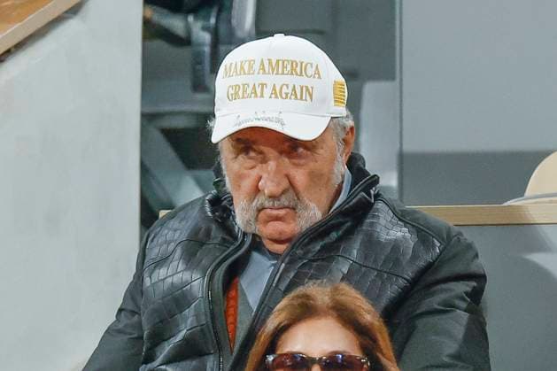 Sport Bilder des Tages May 27, 2025, Paris, Paris, France: Ion ÃˆÅ¡iriac (former pro tennis player and coach) wearing a white cap with autograph during the tennis Grand Slam of Roland Garros 2025,match between Mackenzie Mcdonald (USA) and Novak Djokovic (SRB) at Roland Garros Stadium - on May 27 2025.Paris - France Paris France - ZUMAb253 20250527_zsp_b253_126 Copyright: xLoicxBaratouxx