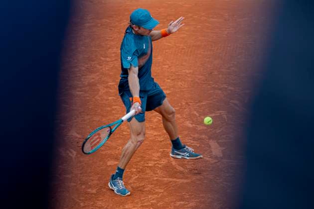 2025 French Open - Day Three Alex De Minaur returns the ball against Laslo Djere at the Roland Garros Grand Slam Tournament in Paris, France, on May 27, 2025. Paris France  Copyright: xRobertxSzaniszlox originalFilename:szaniszlo-notitle250527_npXqo.jpg