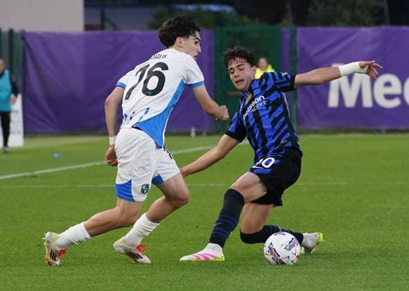 Inter™s Giacomo De Pieri fight for the ball with Sassuolo™s Luca Barbani during match between Inter and Sassuolo In the final fase of 2024 25 Primavera 1 Championship at the Viola Park Center in Bagno A Ripoli, Florence, center of Italy - Tuesday, May 27, 2025. Sport - Soccer  Copyright: xMarcoxBucco LaPressex