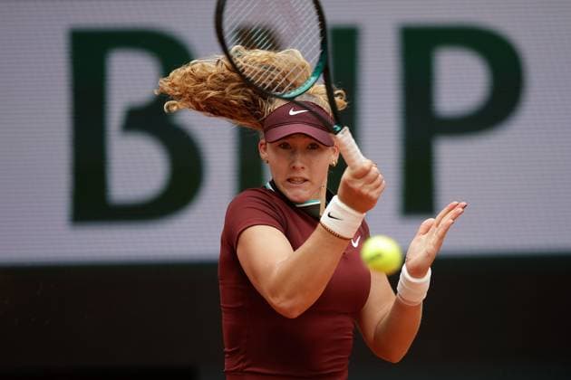Paris 27.05.2025 xABx Tennis French Open 2025 Roland-Garros, Mirra Andreeva - Cristina Bucsa SPA v.l., Mirra Andreeva spielt eine Vorhand. Copyright: HMBxMedia AntonioxBorga