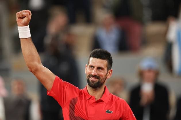 Sport Bilder des Tages (250528) -- PARIS, May 28, 2025 -- Novak Djokovic celebrates after winning the men s singles first round match between Mackenzie Mcdonald of the United States and Novak Djokovic of Serbia at the French Open tennis tournament at Roland Garros, Paris, France, May 27, 2025. ) (SP)FRANCE-PARIS-TENNIS-FRENCH OPEN-MEN S SINGLES LixJing 