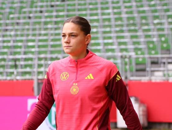 28.05.2025, xgrfx, Fussball DFB-Medientermine, Deutsche Frauennationalmannschaft - Training v.l. Giovanna Hoffmann (Deutsche Frauennationalmannschaft) (DFL DFB REGULATIONS PROHIBIT ANY USE OF PHOTOGRAPHS as IMAGE SEQUENCES and or QUASI-VIDEO) Bremen