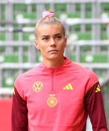 28.05.2025, xgrfx, Fussball DFB-Medientermine, Deutsche Frauennationalmannschaft - Training v.l. Selina Cerci (Deutsche Frauennationalmannschaft) (DFL DFB REGULATIONS PROHIBIT ANY USE OF PHOTOGRAPHS as IMAGE SEQUENCES and or QUASI-VIDEO) Bremen