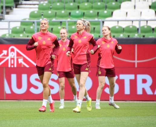 28.05.2025, xgrfx, Fussball DFB-Medientermine, Deutsche Frauennationalmannschaft - Training v.l. Selina Cerci, Sophia Kleinherne, Kathrin Hendrich, Giovanna Hoffmann (Deutsche Frauennationalmannschaft) (DFL DFB REGULATIONS PROHIBIT ANY USE OF PHOTOGRAPHS as IMAGE SEQUENCES and or QUASI-VIDEO) Bremen