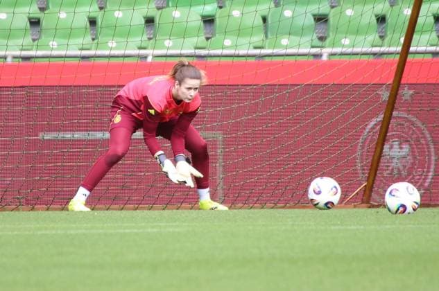 28.05.2025, xgrfx, Fussball DFB-Medientermine, Deutsche Frauennationalmannschaft - Training v.l. Stina Johannes (Deutsche Frauennationalmannschaft) (DFL DFB REGULATIONS PROHIBIT ANY USE OF PHOTOGRAPHS as IMAGE SEQUENCES and or QUASI-VIDEO) Bremen