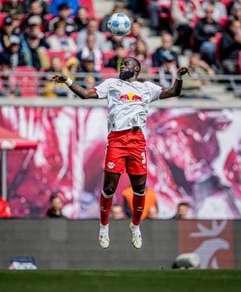 Leipzigs Lutsharel Geertruida. Fussball 1. Bundesliga, 34. Spieltag: RB Leipzig - VfB Stuttgart 2:3. 17. Mai 2025: Leipzig, Red Bull Arena. RB Leipzig - VfB Stuttgart 2:3