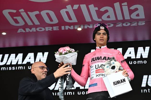 May 28, 2025, Bormio, ITALY: Mexican rider Isaac Del Toro Romero of Uae Team Emirates Xrg retaining the overall leader s pink jersey, poses on the podium after the 17th stage of the 108 Giro d Italia 2025, cycling race over 155 km from San Michele all Adige to Bormio, 28 May 2025. ANSA LUCA ZENNARO. Giro D Italia Cycling Tour - Stage 17  - ZUMAa110 20250528_zaf_a110_025 Copyright: xLucaxZennarox