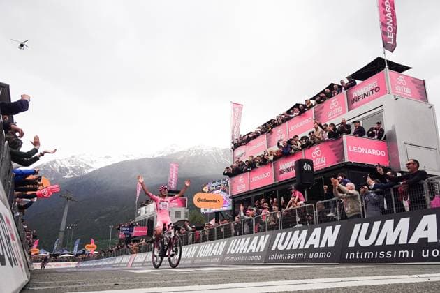 Del Toro Romero Isaac of Uae Team Emirates Xrg pink jersey on the finish line during the stage 17 of the Giro d™Italia from San Michele all™Adige (fondazione Edmund Mach) to Bormio, Italy - Wednesday, May 28, 2025. - cycling.  Copyright: xMassimoxPaolone LaPressex