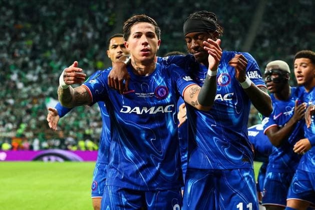 Sport Themen der Woche KW22 Sport Bilder des Tages Enzo Fernandez of Chelsea celebrates scoring the goal for their side with their teammates to make it 1-1 Real Betis v Chelsea, UEFA Conference League Final, Football, Wrocaw Stadium, Wroclaw, Poland - 28 May 2025 EDITORIAL USE ONLY No use with unauthorised audio, video, data, fixture lists, club league logos or live services. Online in-match use limited to 120 images, no video emulation. No use in betting, games or single club league player publications.  Copyright: xPaulxCurrie Shutterstockx 15326839er