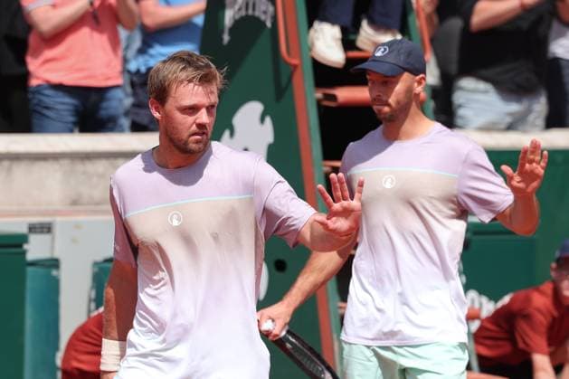 Kevin Krawietz und Tim Puetz winken und bedankten sich bei den Zuschauern,Fans nach dem Sieg, Herren Doppel, Men s Doublles Copyright: xJuergenxHasenkopfx