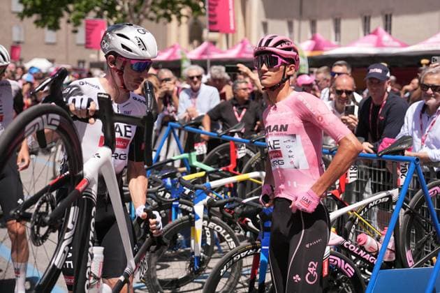 Pellizzari Giulio of Red Bull - Bora - Hansgroh and Del Toro Romero Isaac of Uae Team Emirates Xrg pink jersey during the stage 18 of the Giro d™Italia from Morbegno to Cesano Maderno, Italy - Thursday, May 29, 2025. - cycling.  Copyright: xMarcoxAlpozzi LaPressex