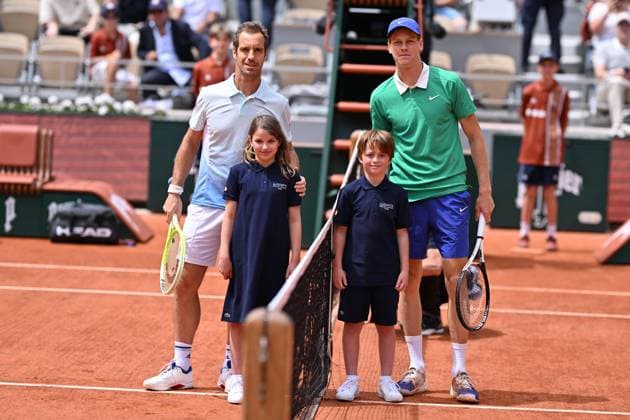 2025 Roland-Garros - Day 5 PARIS, FRANCE - MAY 29: Richard Gasquet (L) of France in action against Jannik Sinner (R) of Italy during the men s Singles Second Round match on day five of the 2025 French Open at Court Philippe-Chatrier in Paris, France on May 29, 2025. Mustafa Yalcin Anadolu Paris France. Editorial use only. Please get in touch for any other usage.  Copyright: x2025xAnadoluxMustafaxYalcinx