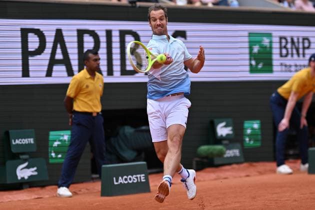 2025 Roland-Garros - Day 5 PARIS, FRANCE - MAY 29: Richard Gasquet of France in action against Jannik Sinner (not seen) of Italy during the men s Singles Second Round match on day five of the 2025 French Open at Court Philippe-Chatrier in Paris, France on May 29, 2025. Mustafa Yalcin Anadolu Paris France. Editorial use only. Please get in touch for any other usage.  Copyright: x2025xAnadoluxMustafaxYalcinx