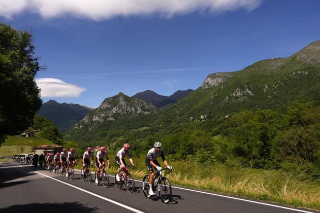 The pack rides during the stage 18 of the Giro d™Italia from Morbegno to Cesano Maderno, Italy - Thursday, May 29, 2025. - cycling.  Copyright: xFabioxFerrari LaPressex