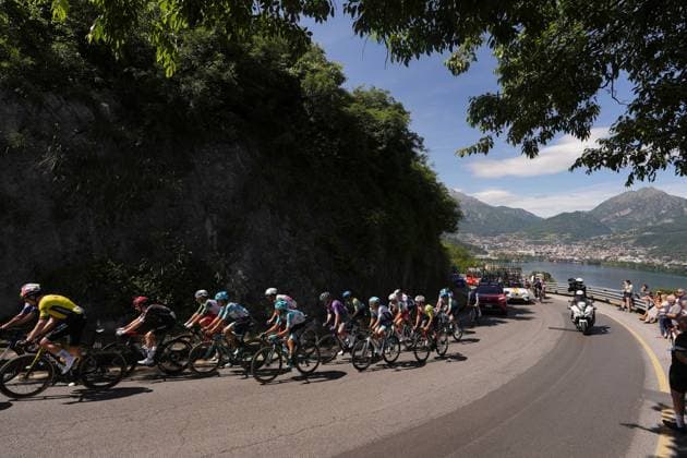 The pack rides during the stage 18 of the Giro d™Italia from Morbegno to Cesano Maderno, Italy - Thursday, May 29, 2025. - cycling.  Copyright: xFabioxFerrari LaPressex