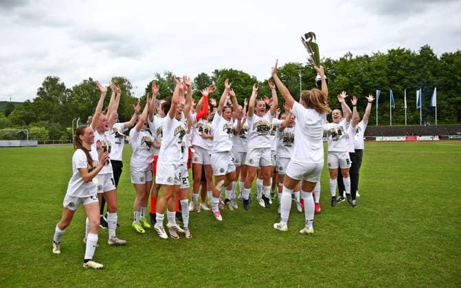 29.05.2025, xmohx, Fussball Wasgau Saarlandpokal-Finale Frauen 2025, 1.FC Saarbrücken - SV 07 Elversberg v.l. Elversberg gewinnt den Saarlandpokal (DFL DFB REGULATIONS PROHIBIT ANY USE OF PHOTOGRAPHS as IMAGE SEQUENCES and or QUASI-VIDEO) Sankt Wendel