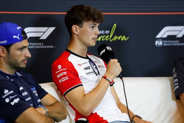 F1 - SPANISH GRAND PRIX 2025 BEARMAN Ollie Oliver (gbr), Haas F1 Team VF-25, portrait in the press conference, PK, Pressekonferenz during the Formula 1 Aramco Gran Premio de Espana 2025, Spanish Grand Prix 2025, 9th round of the 2025 FIA Formula One World Championship, WM, Weltmeisterschaft from May 30 to June 1, 2025 on the Circuit de Barcelona-Catalunya, in Montmelo, Spain - MontmeloSpain Copyright: xJavierxJimenezx