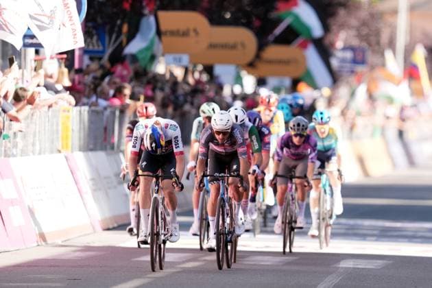 Head of the race during the stage 18 of the Giro d™Italia from Morbegno to Cesano Maderno, Italy - Thursday, May 29, 2025. - cycling.  Copyright: xMassimoxPaolone LaPressex