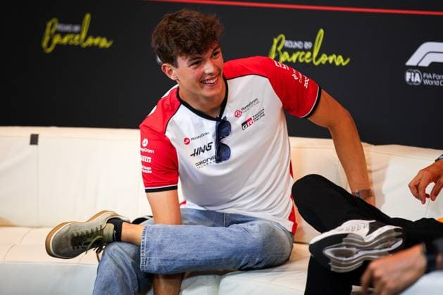 Oliver Bearman of Great Britain and Haas F1 Team , Previews, F1 Grand Prix of Spain, am 29. May 2025 in Barcelona, Spain. (Foto von Diogo Cardoso DeFodi Images) Oliver Bearman of Great Britain and Haas F1 Team , Previews, F1 Grand Prix of Spain, Circuit de Barcelona-Catalunya on May 29, 2025 in Barcelona, Spain. (Photo by Diogo Cardoso DeFodi Images)