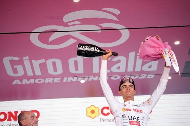Del Toro Romero Isaac of Uae Team Emirates Xrg white jersey on the podium during the stage 18 of the Giro d™Italia from Morbegno to Cesano Maderno, Italy - Thursday, May 29, 2025. - cycling.  Copyright: xMarcoxAlpozzi LaPressex