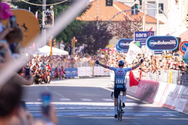 Cesano Maderno Italia Nico Denz (Red Bull - Bora - Hansgrohe) Wins the 18th stage of the Giro d italia in Cesano Maderno (Pascal von Büren SPP) Copyright: xPascalxvonxBürenx xSPPx spp-en-PaVoBSp-Pavo-Fotografie_Giro-1