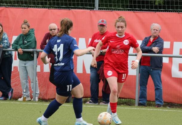 29.05.2025 xmgoodx Offenbach am Main, Fussball Hessenpokal 2024 2025 Halbfinale Frauen Kickers Offenbach (OFC) - FSV Hessen Wetzlar Ann-Kathrin Seiler (11, OFC Frauen) gegen Antonia Rau (FSV Hessen Wetzlar)