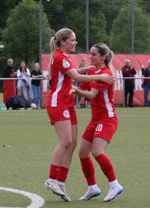 29.05.2025 xmgoodx Offenbach am Main, Fussball Hessenpokal 2024 2025 Halbfinale Frauen Kickers Offenbach (OFC) - FSV Hessen Wetzlar Torjubel nach dem 2:0 durch Leonie Gosch (8, OFC Frauen)
