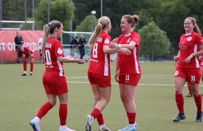 29.05.2025 xmgoodx Offenbach am Main, Fussball Hessenpokal 2024 2025 Halbfinale Frauen Kickers Offenbach (OFC) - FSV Hessen Wetzlar Torjubel nach dem 2:0 durch Leonie Gosch (8, OFC Frauen)