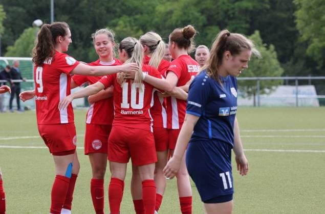 29.05.2025 xmgoodx Offenbach am Main, Fussball Hessenpokal 2024 2025 Halbfinale Frauen Kickers Offenbach (OFC) - FSV Hessen Wetzlar Torjubel nach dem 2:0 durch Leonie Gosch (8, OFC Frauen)