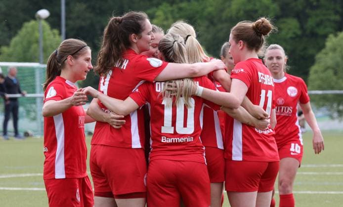 29.05.2025 xmgoodx Offenbach am Main, Fussball Hessenpokal 2024 2025 Halbfinale Frauen Kickers Offenbach (OFC) - FSV Hessen Wetzlar Torjubel nach dem 2:0 durch Leonie Gosch (8, OFC Frauen)