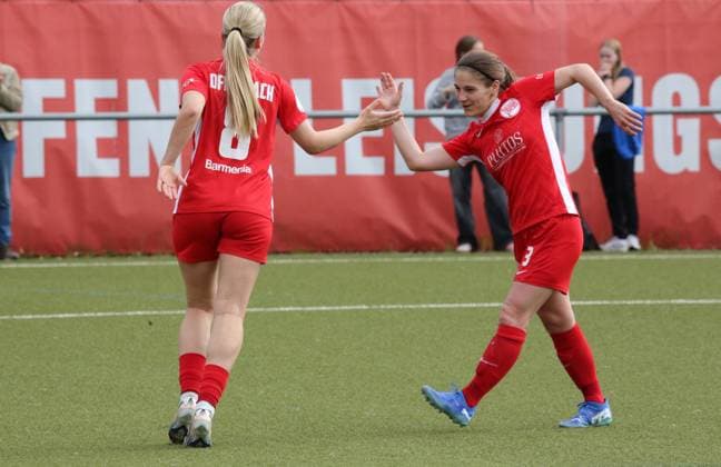 29.05.2025 xmgoodx Offenbach am Main, Fussball Hessenpokal 2024 2025 Halbfinale Frauen Kickers Offenbach (OFC) - FSV Hessen Wetzlar Torjubel nach dem 3:0 durch Leonie Gosch (8, OFC Frauen) hier mit Franziska Marie Riepl (3, OFC Frauen)