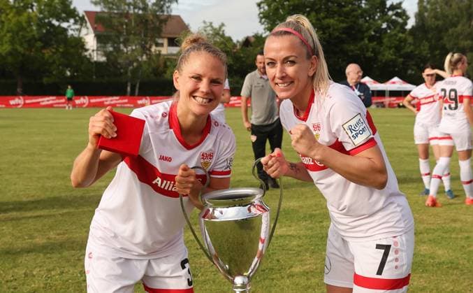Münchingen , Fußball WFV-Pokal Finale der Frauen , VfB Stuttgart Frauen vs. VfL Herrenberg , von links: Leonie Maier Mandy Islacker ( VfB )