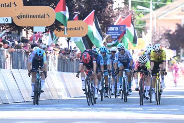 29-05-2025 Giro D italia; Tappa 18 Morbegno - Cesano Maderno; 2025, Tudor; 2025, Xds - Astana; 2025, Visma - Lease A Bike; Pluimers, Rick; Scaroni, Christian; Van Aert, Wout; Cesano Maderno; 