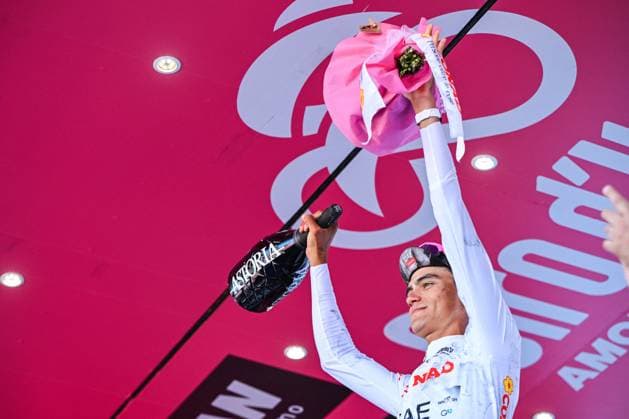 CICLISMO - Giro d Italia - Stage 18 - Morbegno-Cesano Maderno CESANO MADERNO, ITALY - MAY 29: UAE Team Emirates XRG s Mexican rider Isaac Del Toro wearing the best young rider s white jersey (Maglia Bianca) celebrates on the podium after the 108th Giro d Italia 2025, Stage 18 a 144km stage from Morbegno to Cesano Moderno 1.800m UCIWT on May 29, 2025 in Bormio, Italy. Credit: Tiziano Ballabio Cesaro Maderno Italy  Copyright: xIPAxSport ABACAx