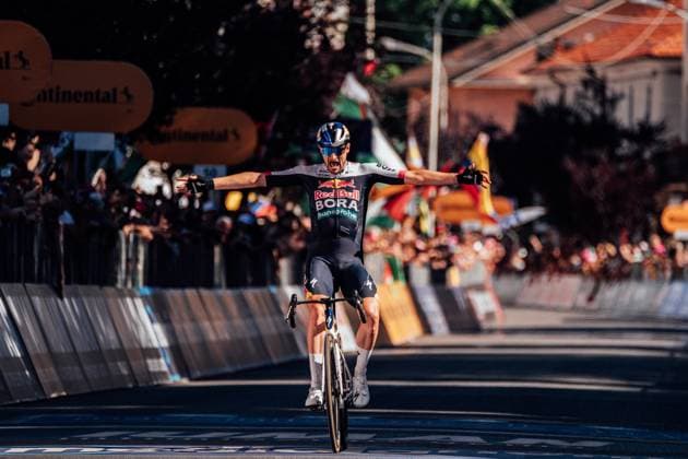 2025 Giro d Italia Stage 18 Picture by Zac Williams SWpix.com - 29 05 2025 - Cycling - 2025 Giro d Italia Stage 18, Morbegno to Cesano Maderno, Italy - Nico Denz, Red Bull Bora Hansgrohe, wins Stage 18. Copyright: x xSWpix.comx(t axPhotographyxHubxLtd)xZacxWilliams SWpix.comx SWP-2645