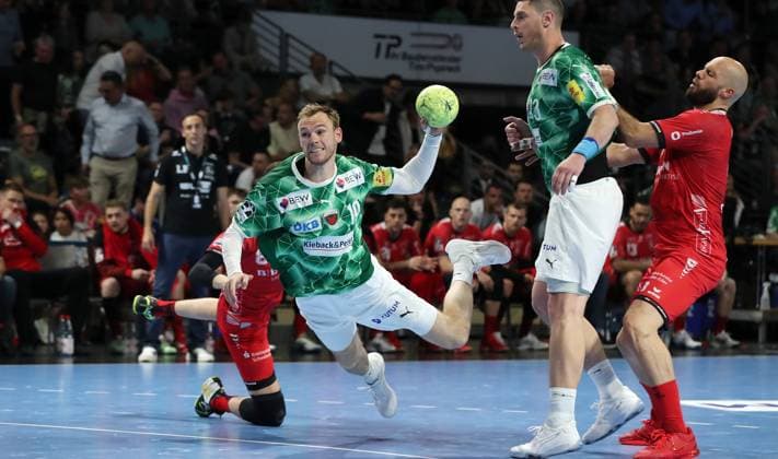 Sport Bilder des Tages Mathias Gidsel erzielt ein Tor gegen Torwart Adam Morawski Zweikampf Spielszene Aktion Handball HBL Bundesliga Herren 31. Spieltag Saison 2024 2026 29.05.2025 Füchse Berlin vs MT Melsungen