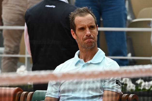 Roland Garros 2025: Tribute to French tennis player Richard Gasquet for his entire career after the tennis match against Jannik Sinner, Men s Singles, on Philippe-Chatrier court during the Grand Slam tennis tournament, on May 29, 2025, at the Roland-Garros stadium in Paris, France., France. - 29 05 2025 - France Ile-de-France (region) Paris -  JulienxMattiax xLexPictorium LePictorium_0309243