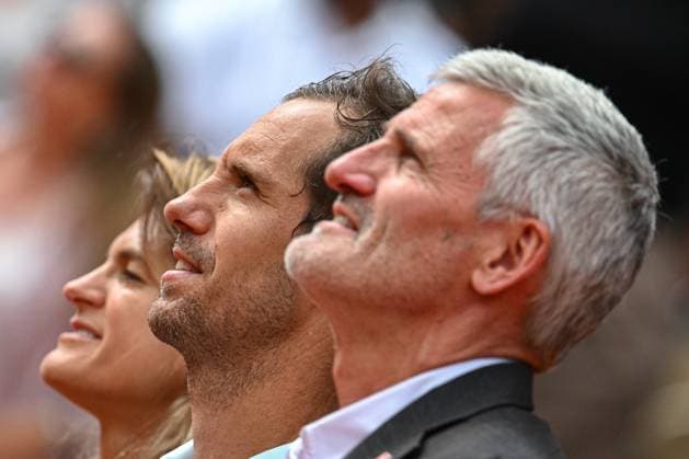 Roland Garros 2025: Tribute to French tennis player Richard Gasquet for his entire career after the tennis match against Jannik Sinner, Men s Singles, on Philippe-Chatrier court during the Grand Slam tennis tournament, on May 29, 2025, at the Roland-Garros stadium in Paris, France., France. - 29 05 2025 - France Ile-de-France (region) Paris -  JulienxMattiax xLexPictorium LePictorium_0309256