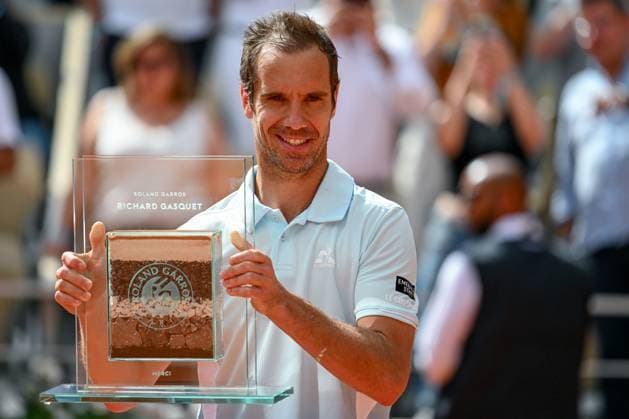 Roland Garros 2025: Tribute to French tennis player Richard Gasquet for his entire career after the tennis match against Jannik Sinner, Men s Singles, on Philippe-Chatrier court during the Grand Slam tennis tournament, on May 29, 2025, at the Roland-Garros stadium in Paris, France., France. - 29 05 2025 - France Ile-de-France (region) Paris -  JulienxMattiax xLexPictorium LePictorium_0309260