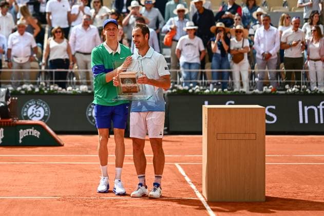 Roland Garros 2025: Tribute to French tennis player Richard Gasquet for his entire career after the tennis match against Jannik Sinner, Men s Singles, on Philippe-Chatrier court during the Grand Slam tennis tournament, on May 29, 2025, at the Roland-Garros stadium in Paris, France., France. - 29 05 2025 - France Ile-de-France (region) Paris -  JulienxMattiax xLexPictorium LePictorium_0309265
