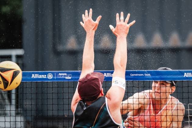Beachvolleyball Männer Allianz German Beach Tour 2025 Tourstop Hamburg 29.05.2025 Tristan Fröbel beim Angriff Hamburg Active City Arena Heiligengeistf Hamburg Deutschland