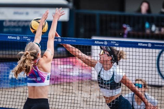 Beachvolleyball Frauen Allianz German Beach Tour 2025 Tourstop Hamburg 29.05.2025 v.l. Clara Dressen gegen Louisa Marunde Hamburg Active City Arena Heiligengeistf Hamburg Deutschland
